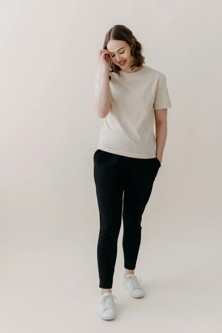 Aarre Carol Housut, Musta