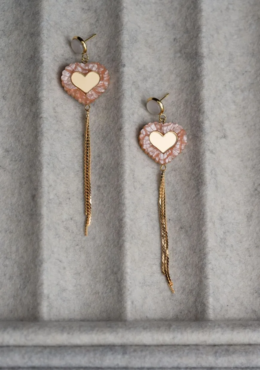 Butoni Hearts Korvakorut Ketjulla, Beige/Kulta