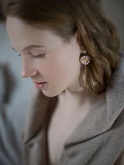 Butoni Hearts Korvakorut Ketjulla, Beige/Kulta