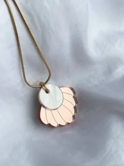 Butoni Simpukka Kaulakoru, Ruusukulta