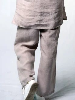 Cuosi Asta Pellavahousut, Hiekka