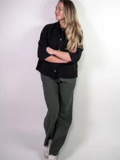 Cuosi Elsa Pellavajakku, Musta