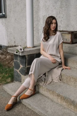 Feelk Sade Pusero, Sateileva Vaalea