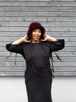 Globe Hope Heinia Mekko, Musta