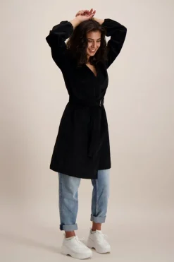 Kaiko Vakosamettimekko, Musta