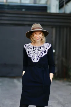 Lumoan Elise Mekko, Musta