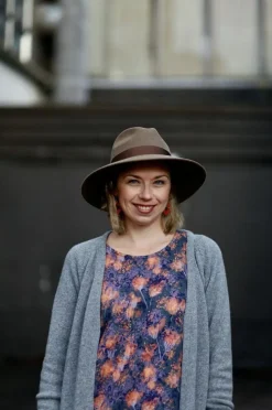 Lumoan Liia Hattu, Ruskea