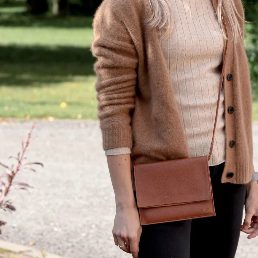 Miiko Jemma Laukku, Ruskea