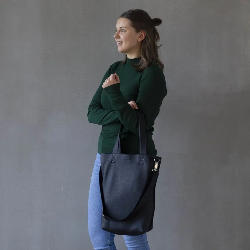 Miiko Sola Laukku, Musta