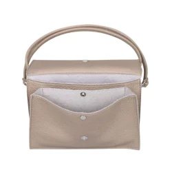 Miiko Tuike Laukku, Titan