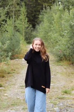 Mila Neulepaita, Musta