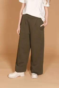 Milla Housut, Metsanvihrea