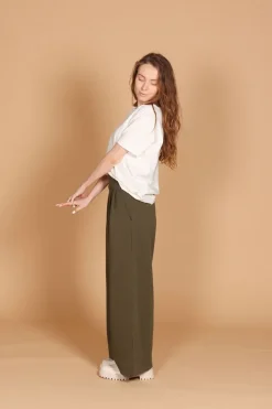 Milla Housut, Metsanvihrea