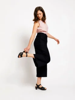 Nouki Linja Culottes, Musta