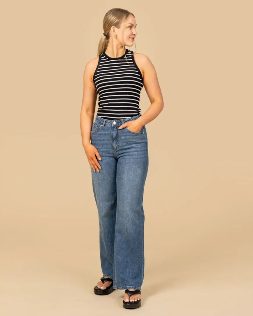 Riva Raitatoppi, Musta