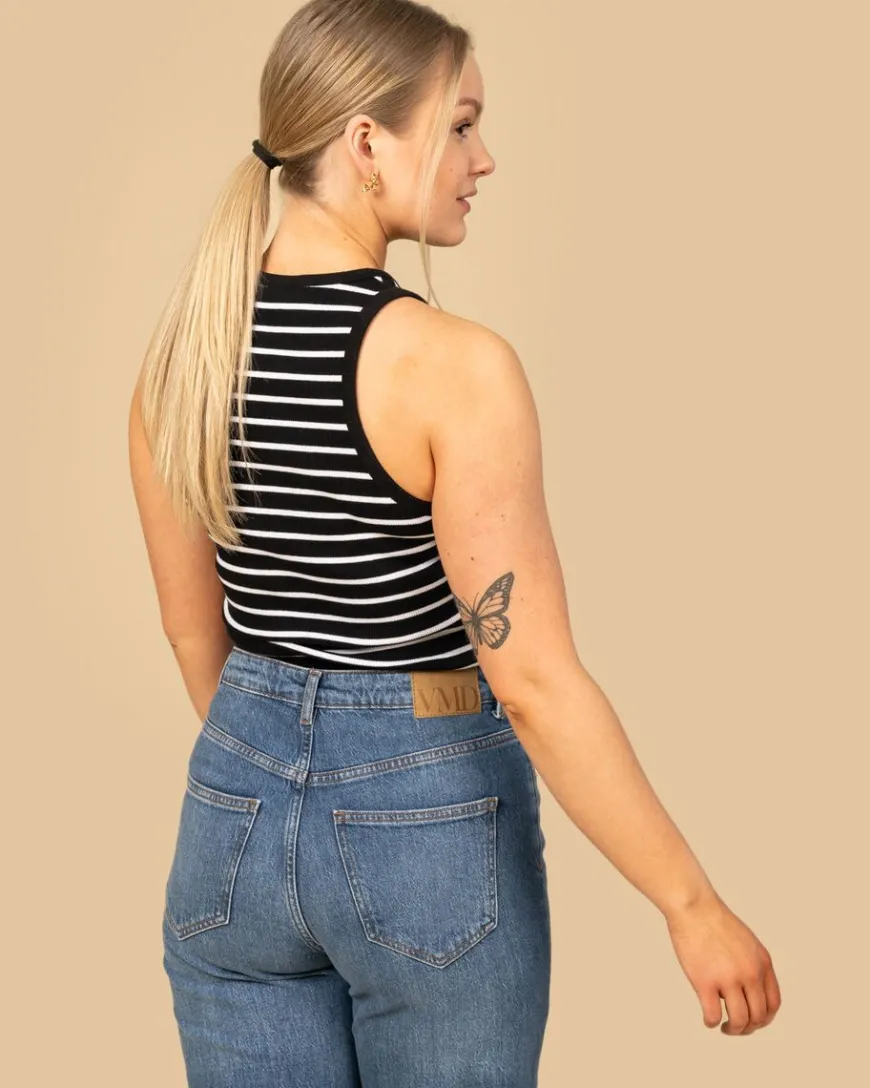 Riva Raitatoppi, Musta