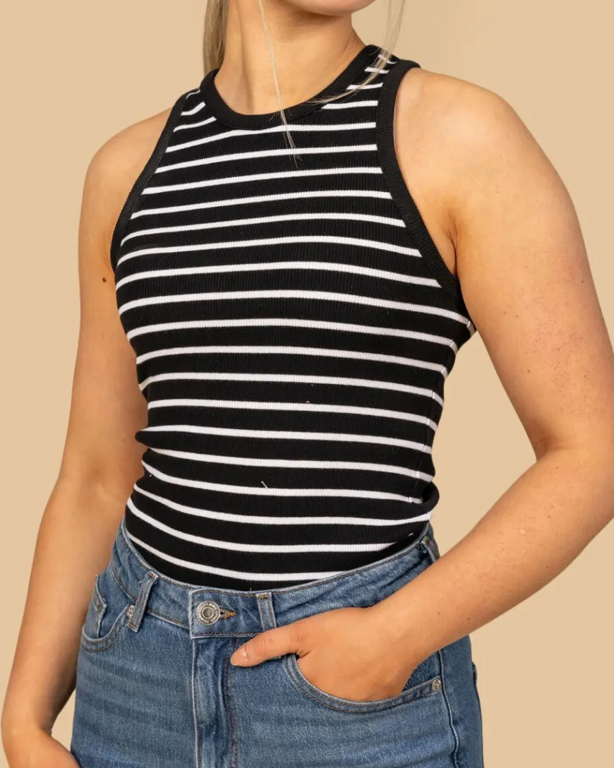 Riva Raitatoppi, Musta