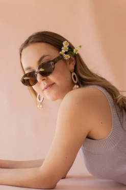 Vau Korvakorut, Hattara/Helmi